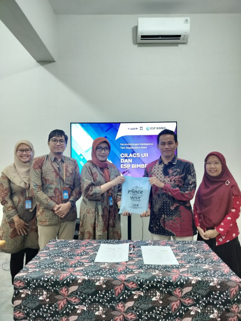 Foto Owner ESP Bimbel dan Jajaran CILACS UII Foto Owner ESP Bimbel dan Jajaran CILACS UII
